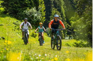 Vtt en famille ©CHATEL_L.MEYER